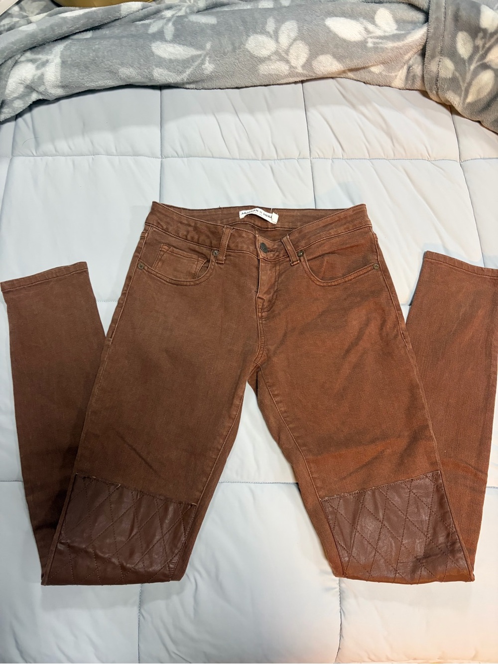 Artisan De Luxe Women’s Brown Quilted Knee Jeans